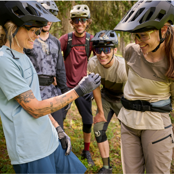 Radlergruppe in der Natur